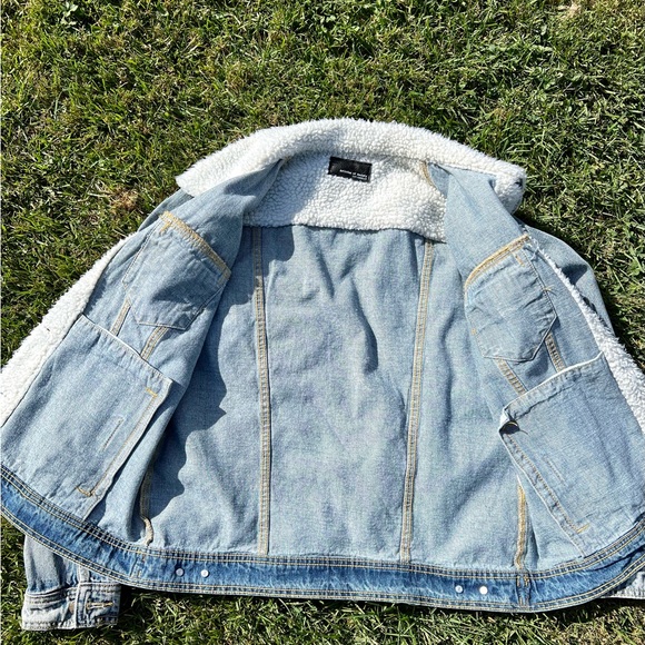 Stonewashed Jean Denim jacket Articles of Society Lisa L faux Sherpa trucker - Picture 7 of 10